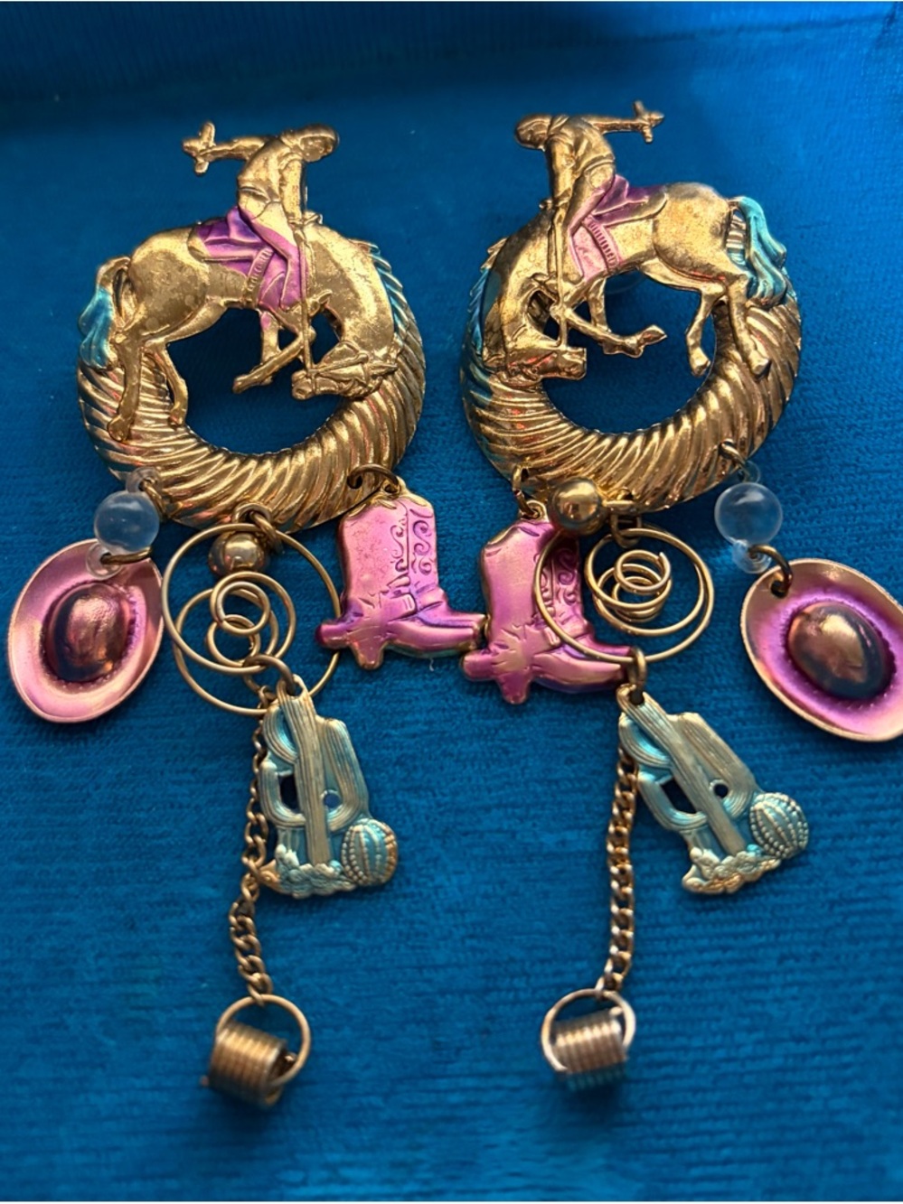 🏇Giddy Up! Iridescent Oil Slick Cowboy Charm Pierced Dangles • 90s Vintage🌵🏜️